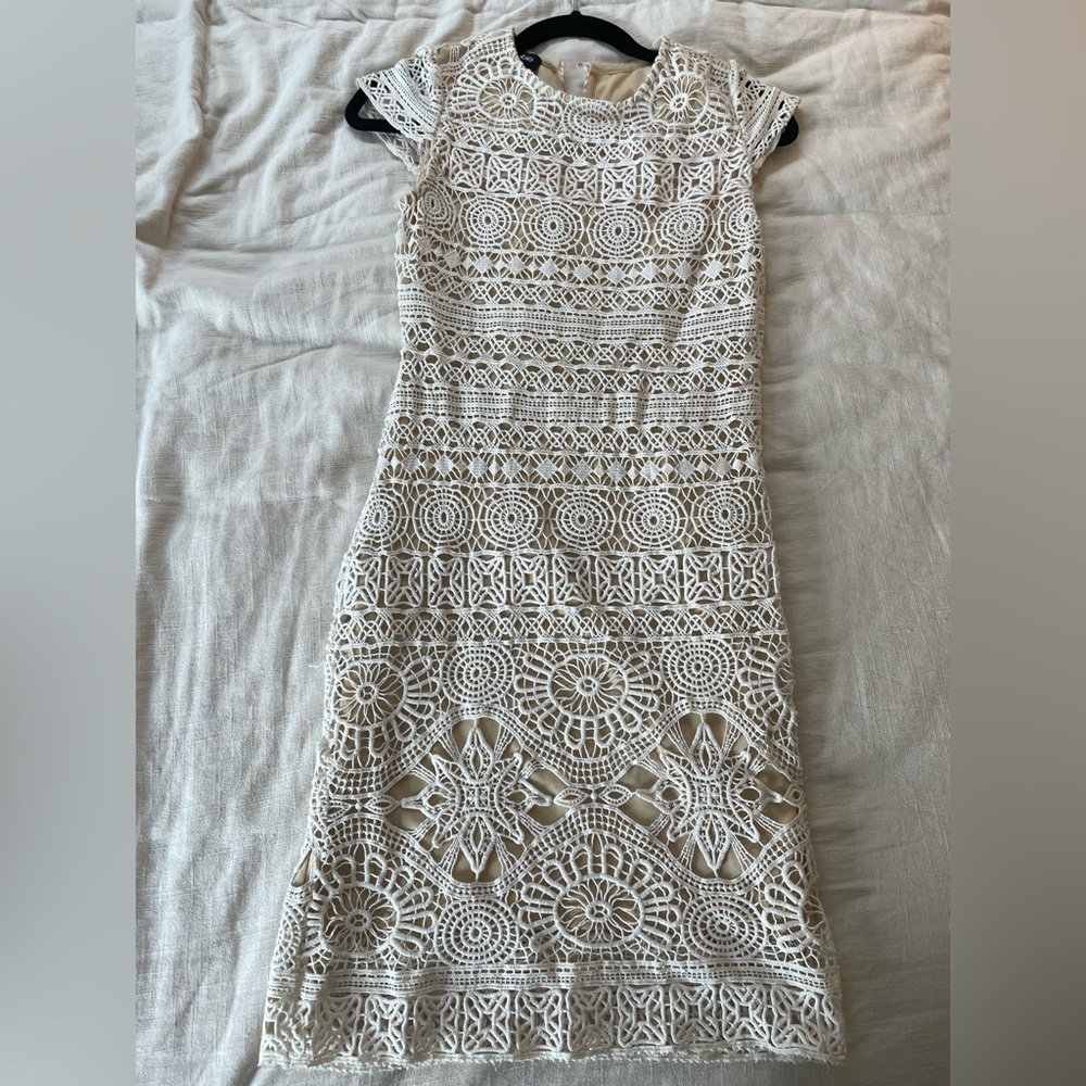 Bebe cream crocheted short sleeve dress